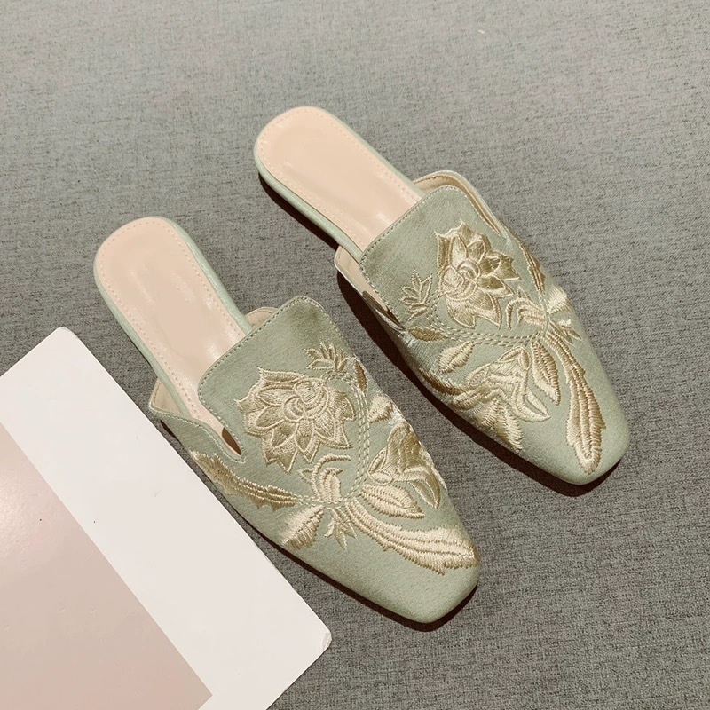 2026 New Womens Shoe Retro Emb - Embroidery Design 评论和价格