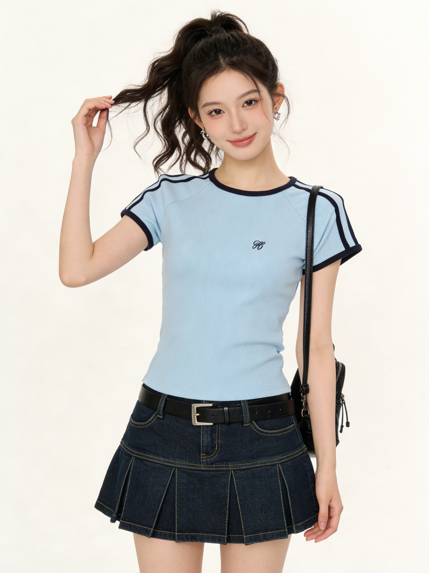 Slim Fit Short Sleeve T-Shirt  - Embroidery Moisturizer 评论和价格