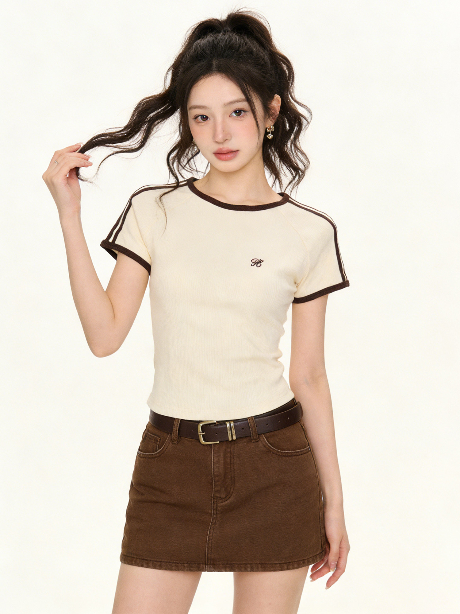 Slim Fit Short Sleeve T-Shirt  - Embroidery Moisturizer 评论和价格