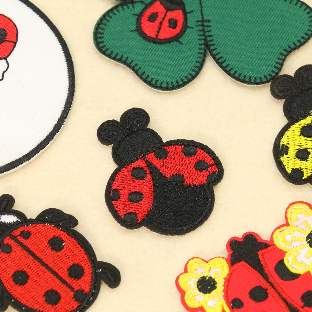 2PC Cartoon Ladybug Four-leaf  - Embroidery Lady Bug 评论和价格