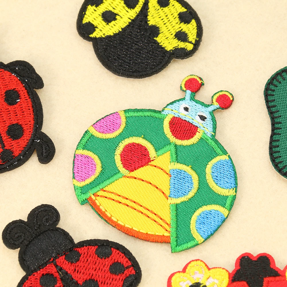 2PC Cartoon Ladybug Four-leaf  - Embroidery Lady Bug 评论和价格